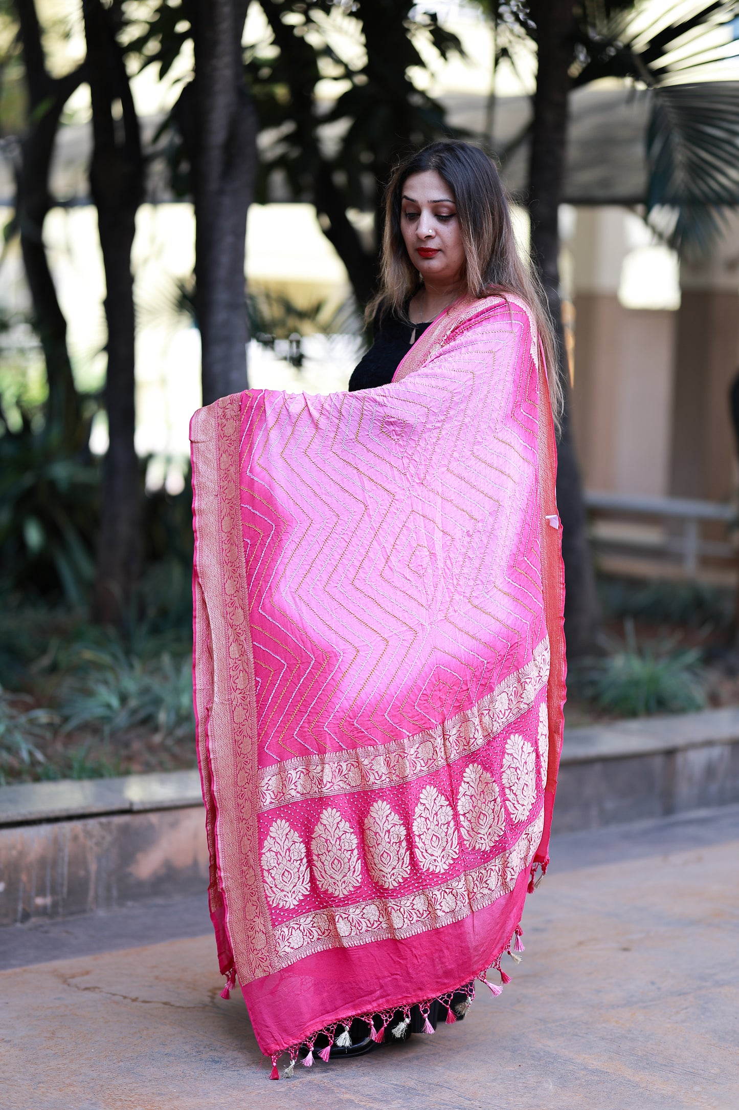 Pink Crepe Rice Bandhani Handloom Banarasi Dupatta