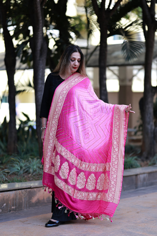 Pink Crepe Rice Bandhani Handloom Banarasi Dupatta
