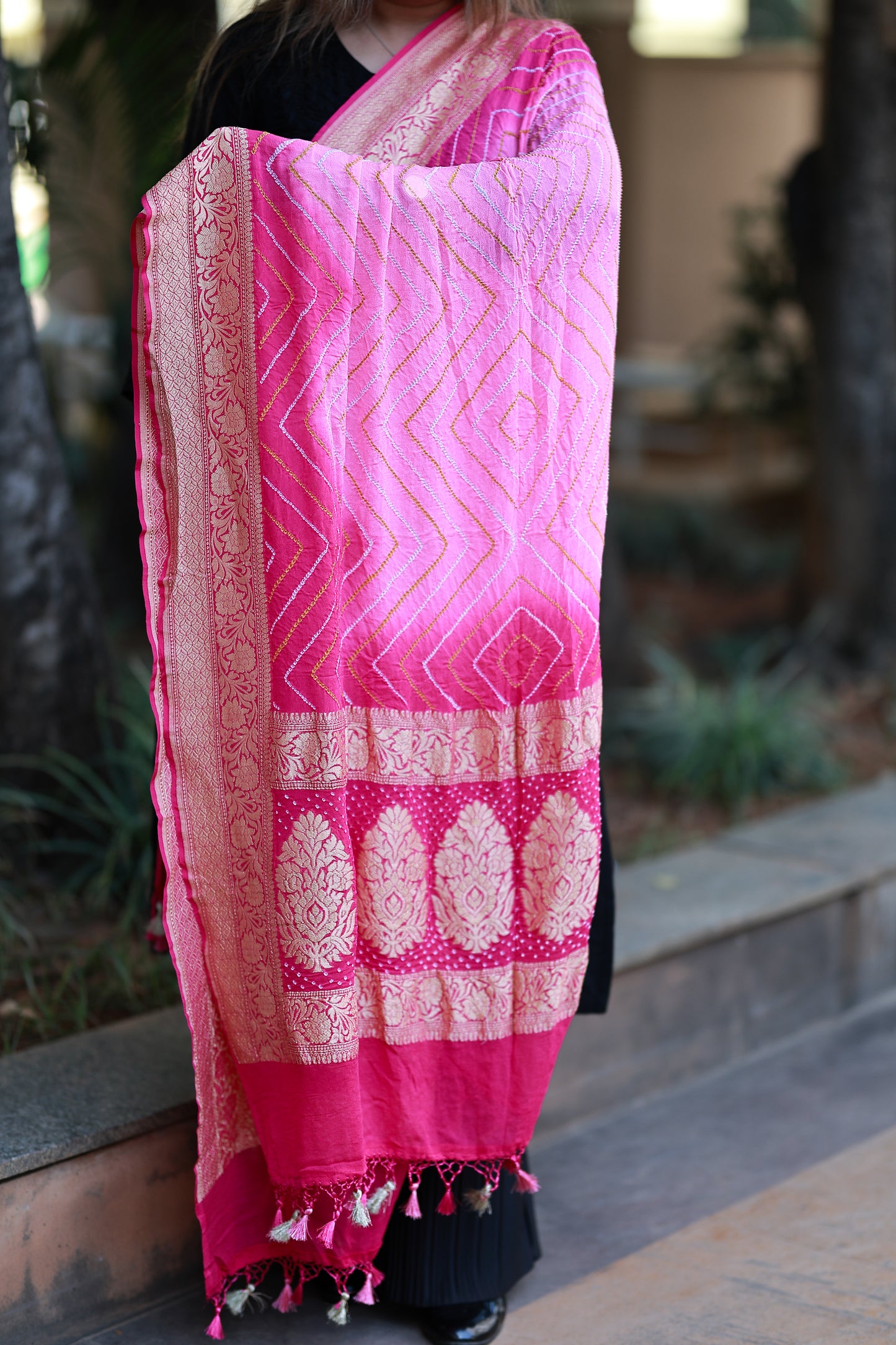 Pink Crepe Rice Bandhani Handloom Banarasi Dupatta