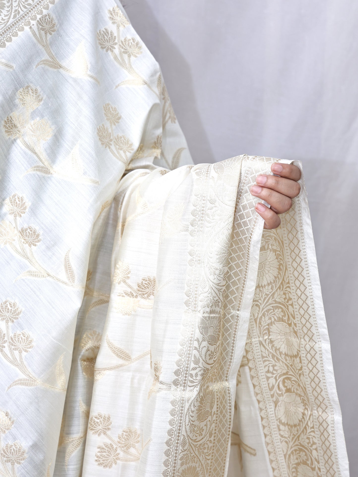 Cream Chiniya Silk Jakal Buti Banarasi Dupatta